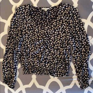 American Eagle long sleeved, v neck blouse. Sz M